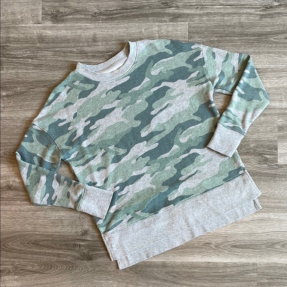 Time and Tru camouflage print crewneck sweater
